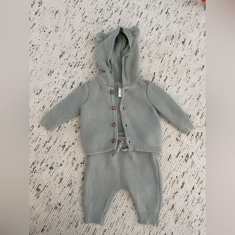 Like new bear sweater set